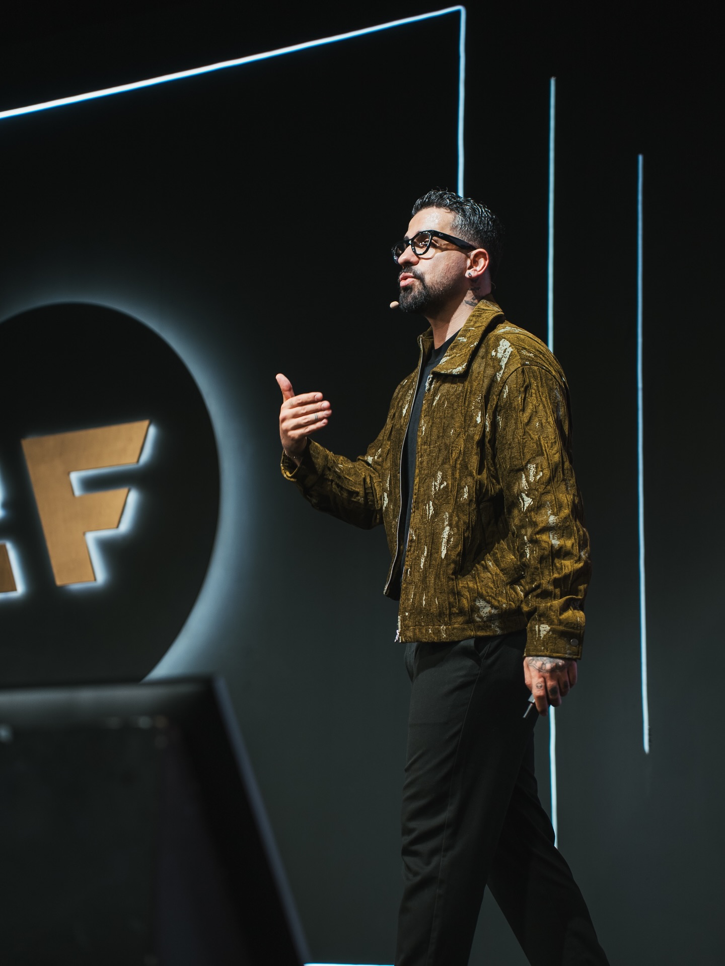 Mahdi Shafiei speaking on stage